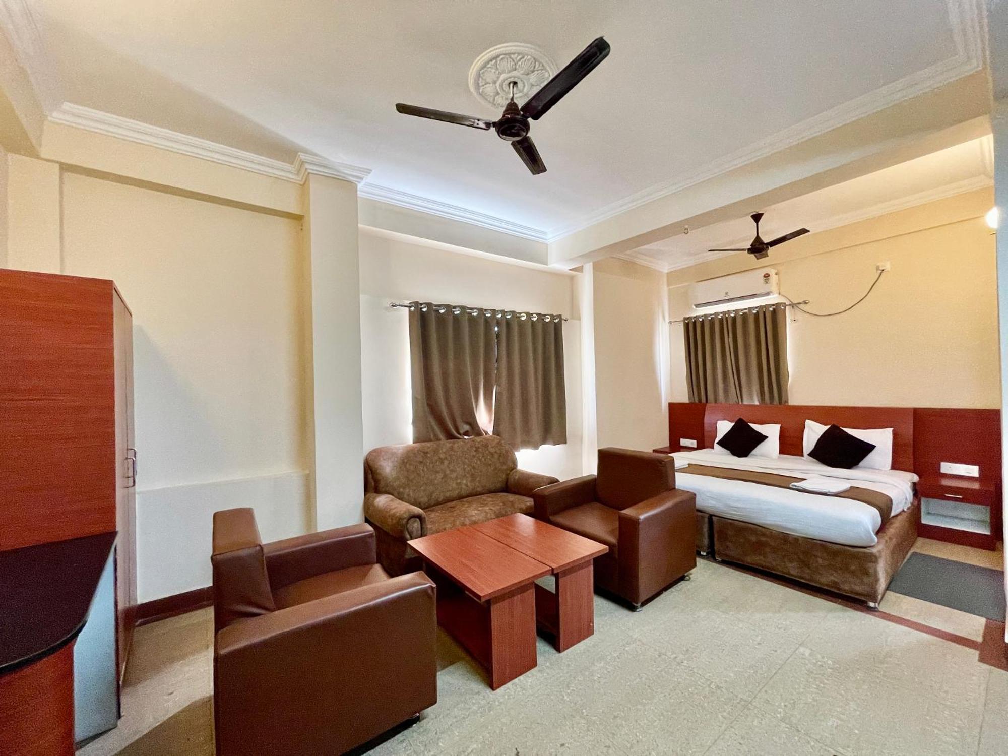 Hotel Subham Beach Inn ! Puri Near-Sea-Beach-And-Temple Fully-Air-Conditioned-Hotel With-Lift-And-Parking-Facility エクステリア 写真