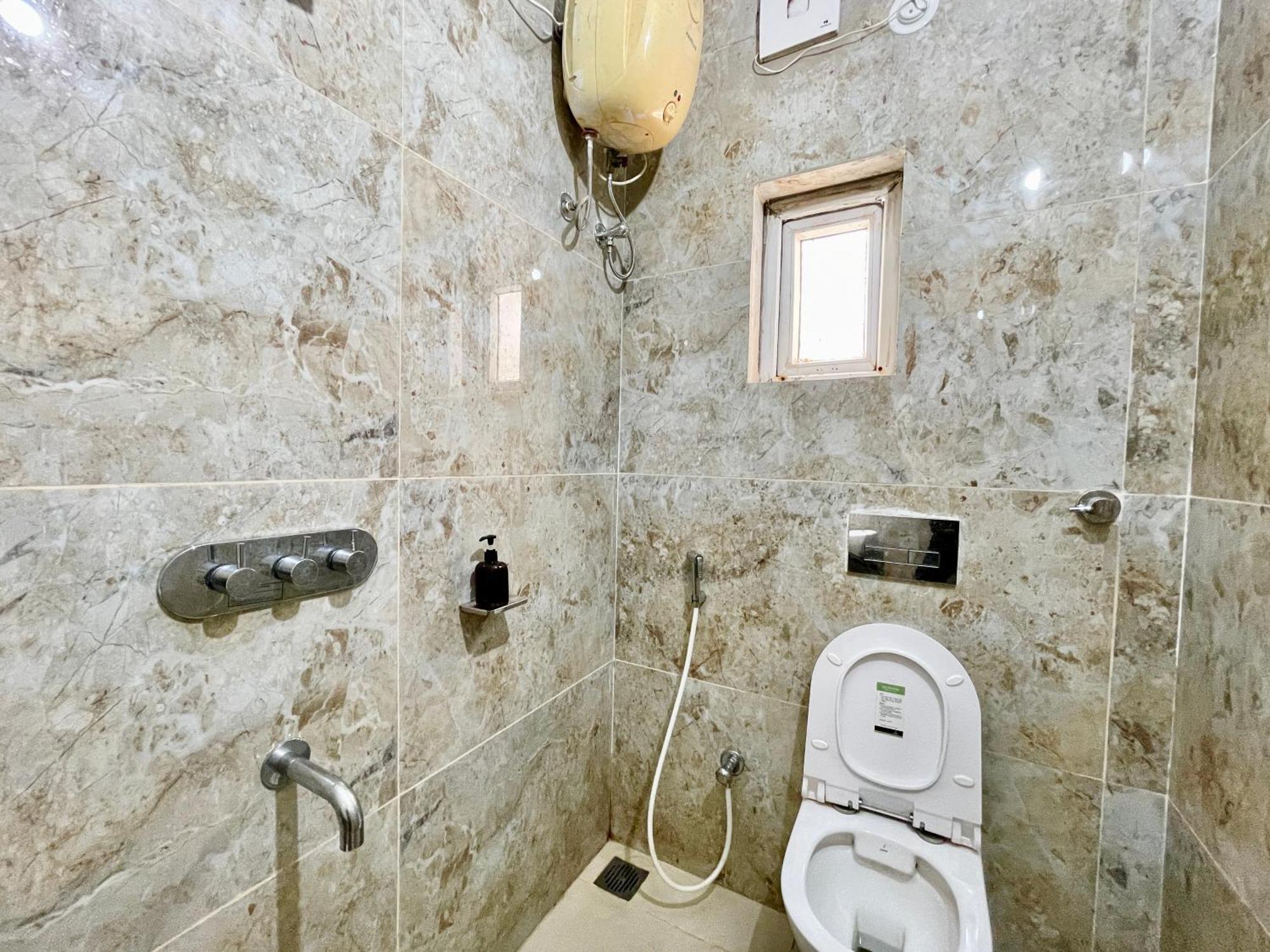 Hotel Subham Beach Inn ! Puri Near-Sea-Beach-And-Temple Fully-Air-Conditioned-Hotel With-Lift-And-Parking-Facility エクステリア 写真