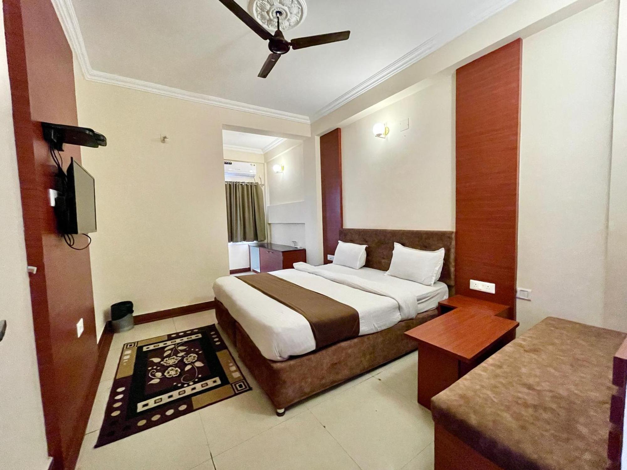 Hotel Subham Beach Inn ! Puri Near-Sea-Beach-And-Temple Fully-Air-Conditioned-Hotel With-Lift-And-Parking-Facility エクステリア 写真