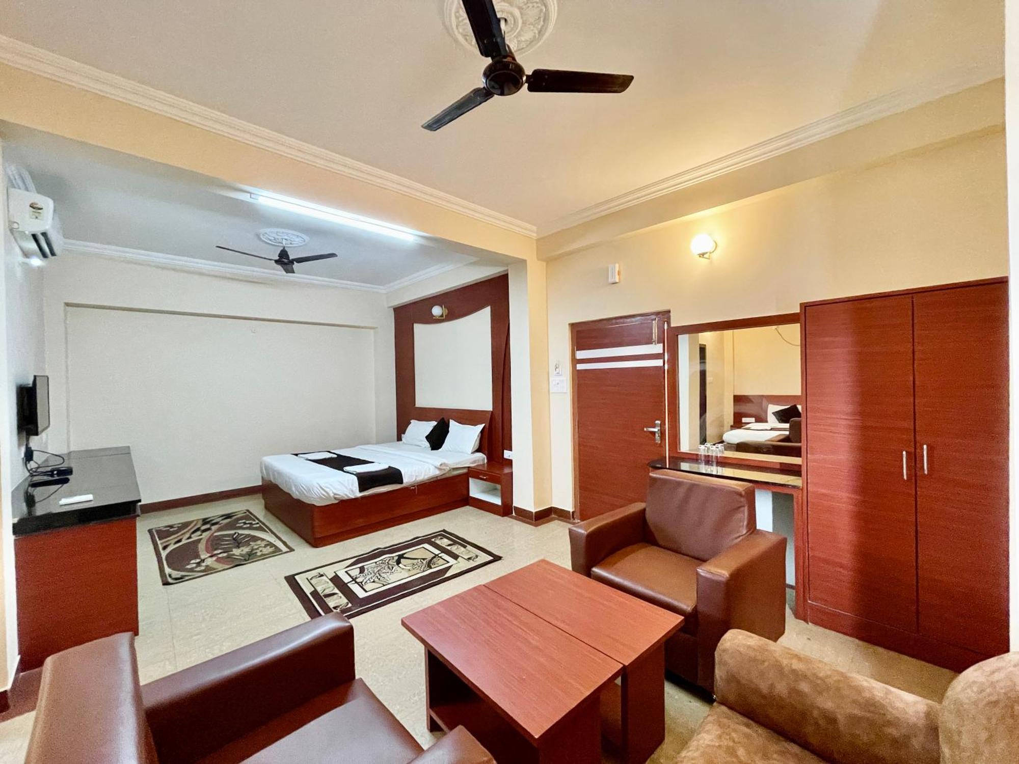 Hotel Subham Beach Inn ! Puri Near-Sea-Beach-And-Temple Fully-Air-Conditioned-Hotel With-Lift-And-Parking-Facility エクステリア 写真